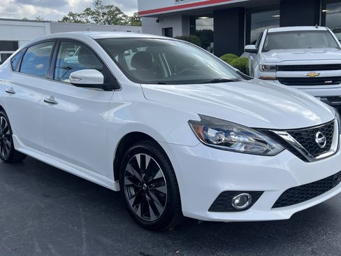Used 2019 Nissan Sentra SR image 2