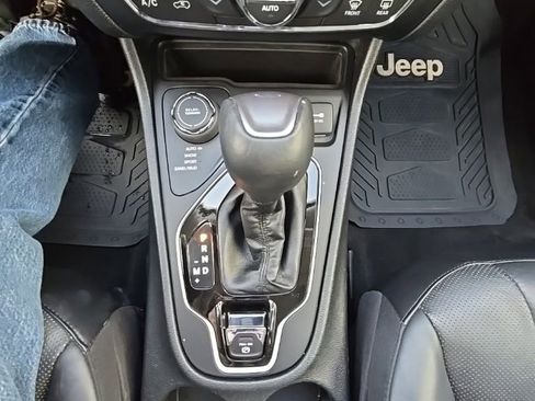 Used 2019 Jeep Cherokee Limited image 21