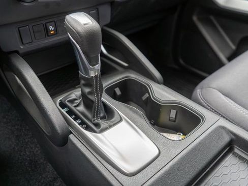 Certified 2025 Nissan Frontier SV image 32