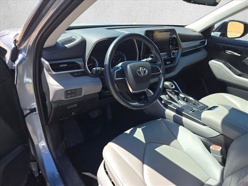 Used 2021 Toyota Highlander XLE FWD image 10