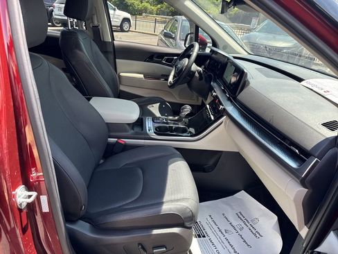 Used 2024 Kia Carnival SX Prestige FWD image 27