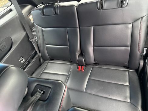 Used 2025 Ford Explorer ST-Line w/ ST-Line Street Pack AWD/4WD image 29