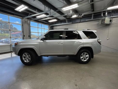 Used 2019 Toyota 4Runner SR5 RWD image 2