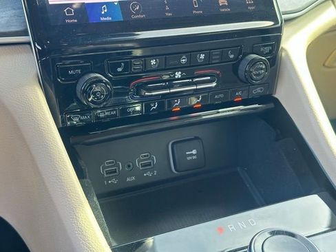 Used 2022 Jeep Grand Cherokee L Limited w/ Luxury Tech Group II AWD/4WD image 10
