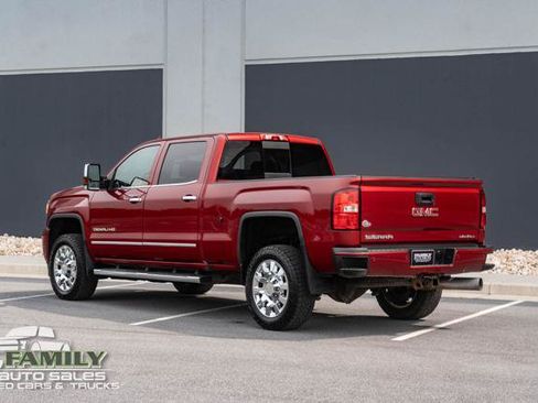 Used 2019 GMC Sierra 2500 Denali w/ Duramax Plus Package AWD/4WD image 6