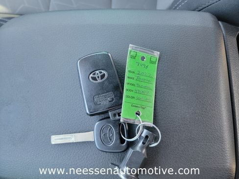 Used 2022 Toyota Tacoma TRD Off-Road w/ Technology Package image 26