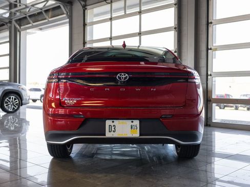 Certified 2024 Toyota Crown AWD/4WD image 4