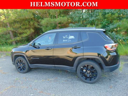 Certified 2025 Jeep Compass Latitude w/ Convenience Group AWD/4WD image 3