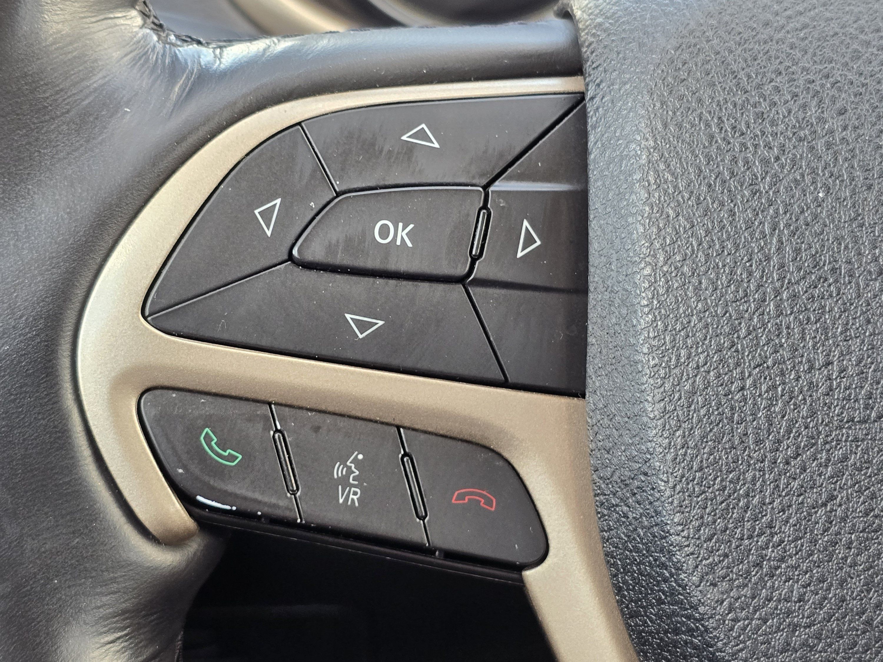 Used 2015 Jeep Cherokee Sport w/ Cold Weather Group AWD/4WD image 15