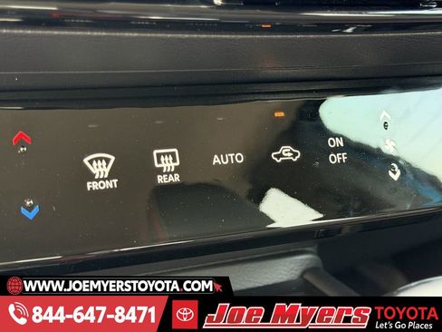 Used 2025 Nissan Kicks SR w/ Illumination Package image 20