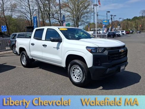 Used 2025 Chevrolet Colorado W/T RWD image 3