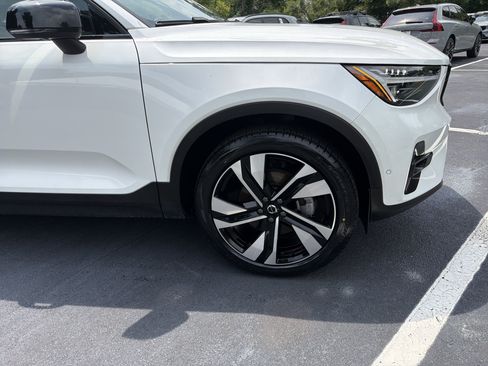 Certified 2025 Volvo XC40 B5 Ultra AWD/4WD image 13