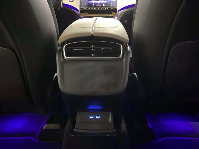 Used 2023 Mercedes-Benz EQS 450+ 4MATIC SUV w/ Acoustic Comfort Package image 39