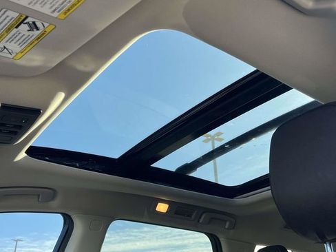 Used 2024 Nissan Pathfinder SV w/ SV Premium Package image 14