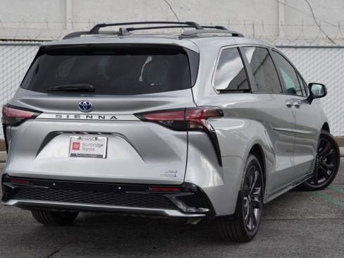 Used 2024 Toyota Sienna XSE image 7