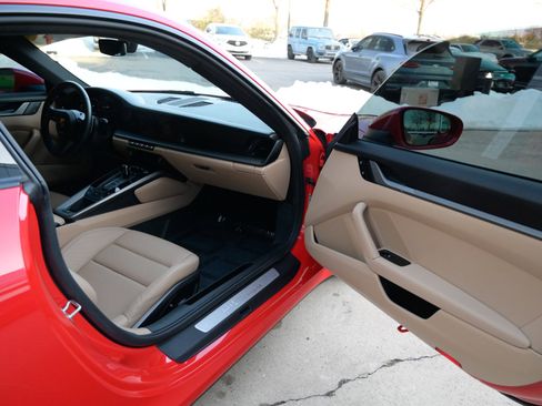 Used 2022 Porsche 911 Carrera image 38