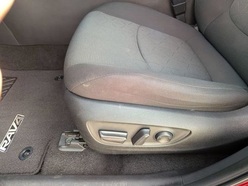 Used 2022 Toyota RAV4 XLE w/ Convenience Package FWD image 16