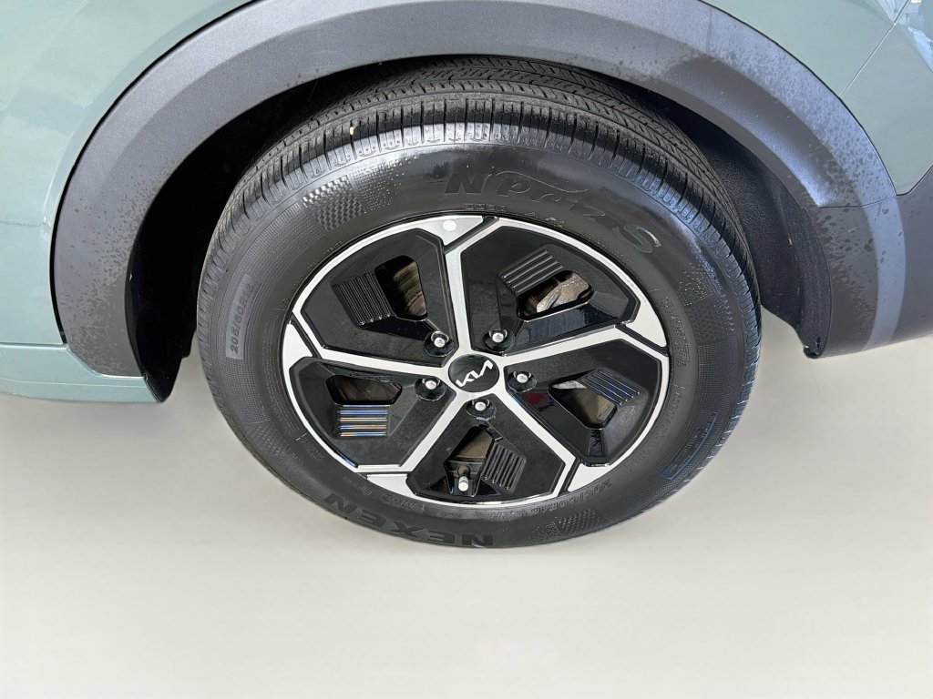 Used 2023 Kia Niro EX FWD image 30