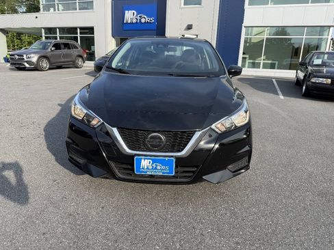 Used 2020 Nissan Versa SV FWD image 3