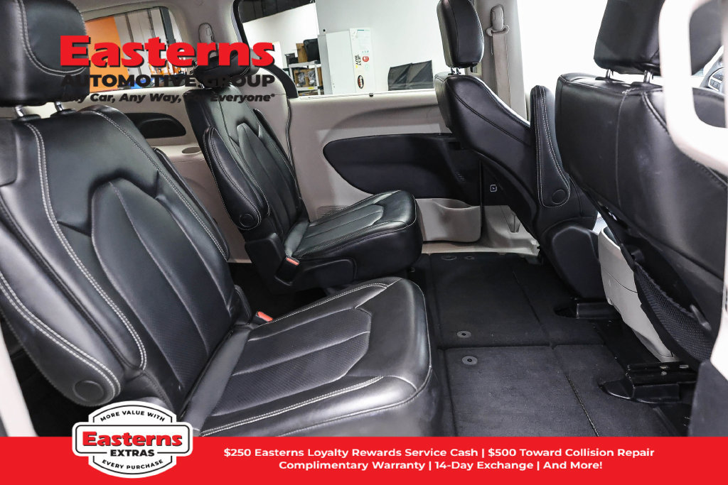 Used 2023 Chrysler Pacifica Touring-L FWD image 23