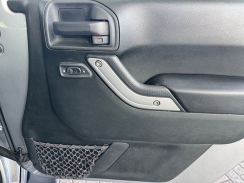 Used 2018 Jeep Wrangler Sahara w/ Connectivity Group image 22