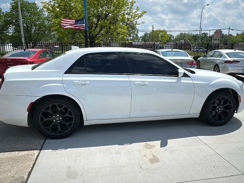 Used 2019 Chrysler 300 S RWD image 5