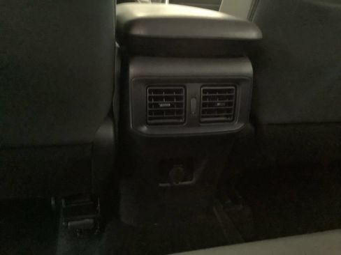 Used 2022 Toyota RAV4 LE AWD/4WD image 15