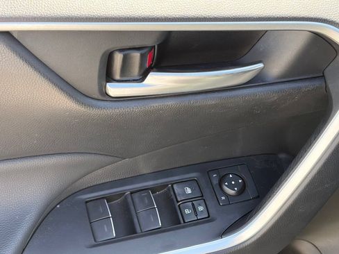 Used 2025 Toyota RAV4 XLE FWD image 7