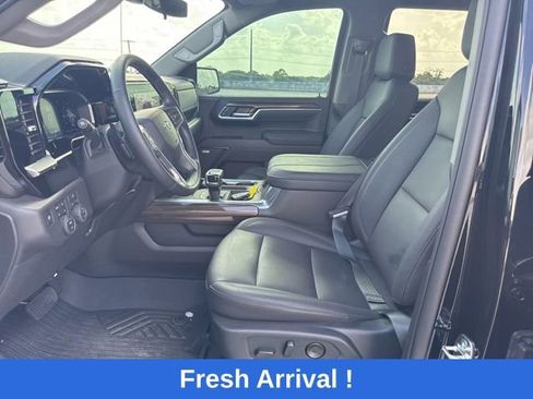 Used 2026 Chevrolet Silverado 1500 LT Trail Boss w/ Convenience Package II AWD/4WD image 2