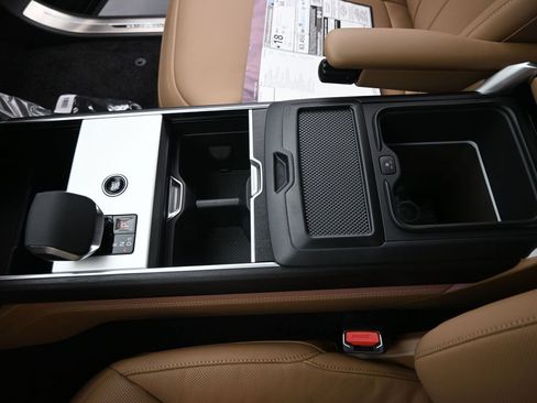 New 2026 Land Rover Range Rover Long Wheelbase SE AWD/4WD image 32