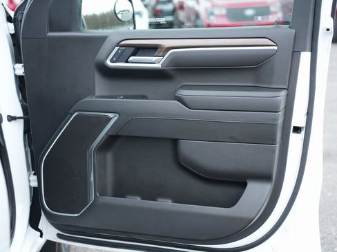 Used 2025 Chevrolet Silverado 1500 LT image 15