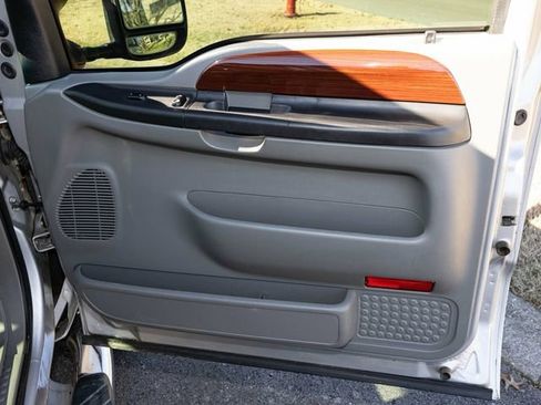 Used 2006 Ford F350 4x4 Crew Cab Super Duty image 60