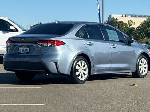 Used 2022 Toyota Corolla LE FWD image 4