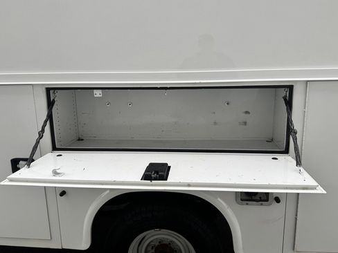 Used 2024 Ford E-350 and Econoline 350 Super Duty w/ Power Windows & Locks Group image 12