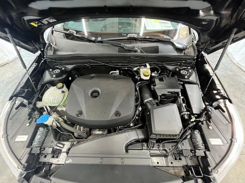 Used 2022 Volvo XC40 T5 Momentum image 28