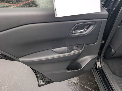 Certified 2026 Nissan Rogue SV AWD/4WD image 10