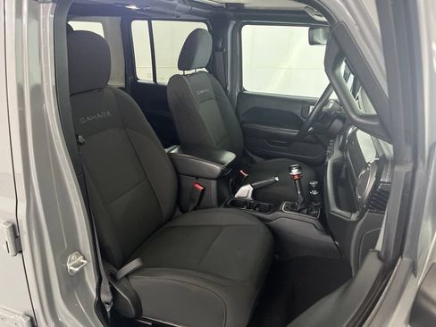 Used 2018 Jeep Wrangler Unlimited Sahara AWD/4WD image 21
