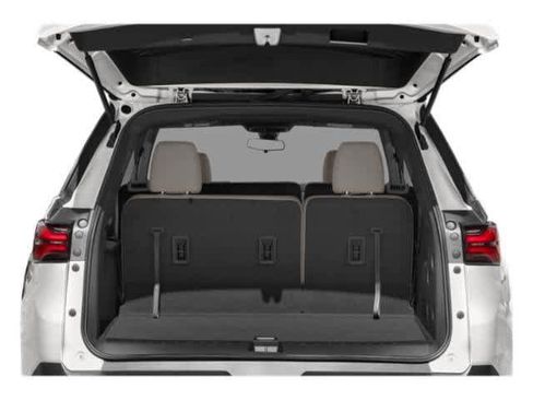 Used 2024 Chevrolet Traverse LS w/ Safety Package FWD image 12