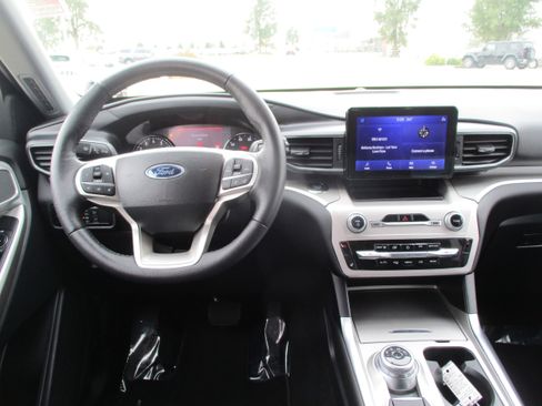 Used 2024 Ford Explorer XLT w/ Equipment Group 202A image 17