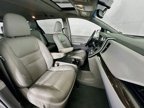 Used 2016 Toyota Sienna XLE w/ XLE Navigation Package FWD image 31