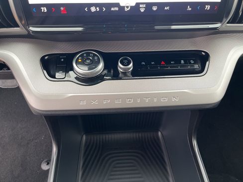 New 2025 Ford Expedition Active image 17