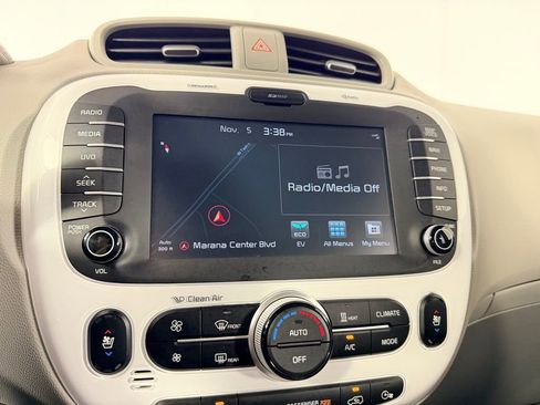 Used 2017 Kia Soul EV + w/ Sun & Fun Package image 23