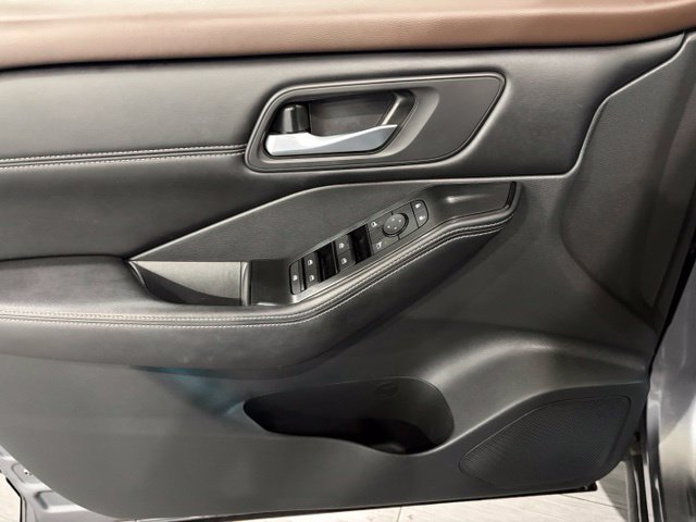 Used 2022 Nissan Rogue SV w/ SV Premium Package FWD image 10