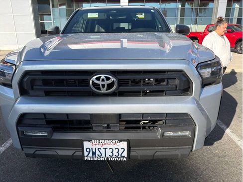 Used 2025 Toyota 4Runner SR5 AWD/4WD image 2
