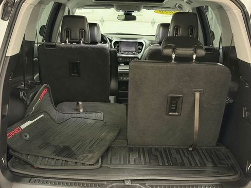 Used 2019 GMC Acadia SLT image 14