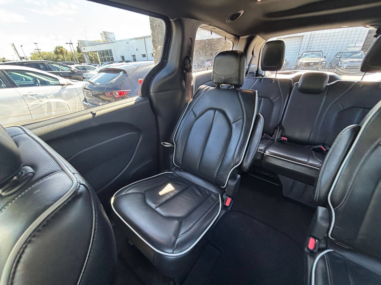 Used 2025 Chrysler Pacifica Limited FWD image 43