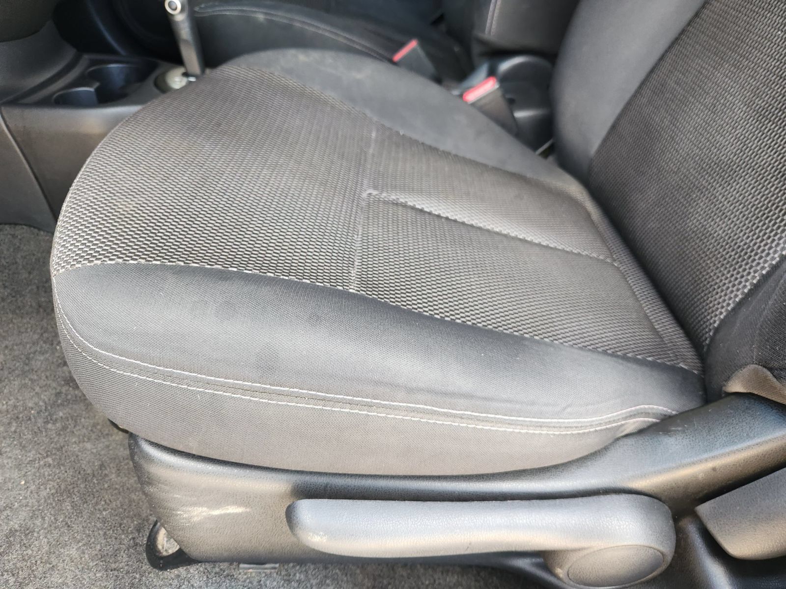 Used 2014 Nissan Versa SV FWD image 23