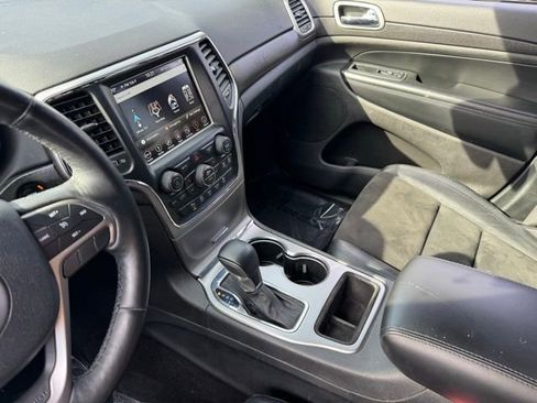 Used 2018 Jeep Grand Cherokee Altitude image 15