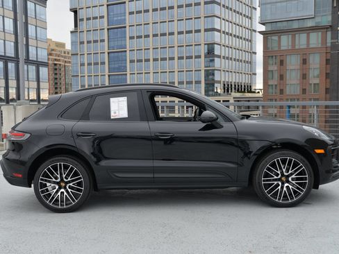 Certified 2026 Porsche Macan AWD/4WD image 8