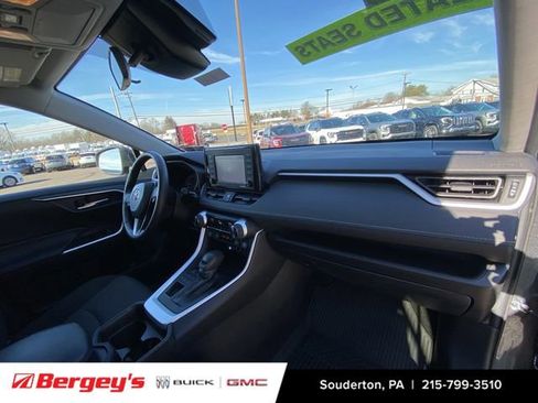 Used 2021 Toyota RAV4 XLE image 32
